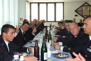  Come da  migliori tradizioni inizia l'abbuffata di Santa Barbara.Grazie alla  Capitaneria di Porto di Marina di Carrara  cha ha voluto invitare l'ANMI al pranzo Sociale.