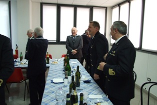  Come da  migliori tradizioni inizia l'abbuffata di Santa Barbara.Grazie alla  Capitaneria di Porto di Marina di Carrara  cha ha voluto invitare l'ANMI al pranzo Sociale.